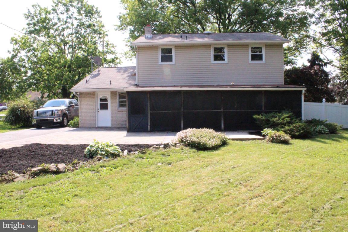 335 Edgewood Road York, PA 17402 - Photo 11 of 20 Gallery Image 11