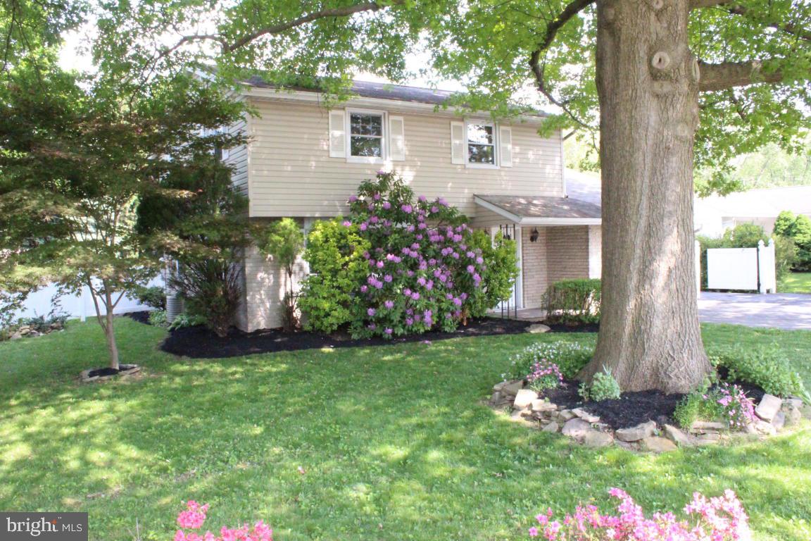 335 Edgewood Road York, PA 17402 - Photo 3 of 20 Gallery Image 3