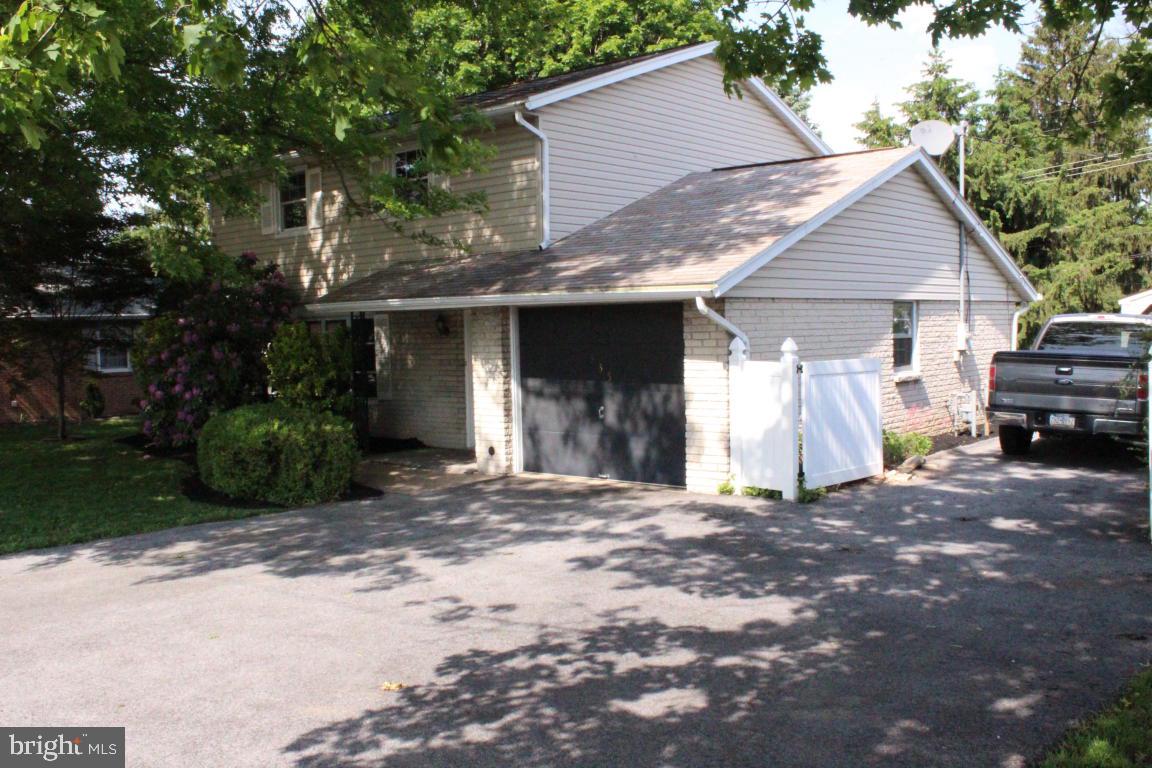 335 Edgewood Road York, PA 17402 - Photo 5 of 20 Gallery Image 5