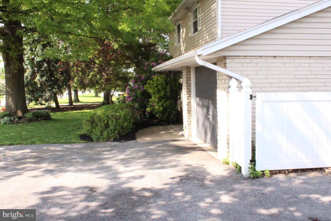 335 Edgewood Road York, PA 17402 - Photo 6 of 20 Gallery Image 6
