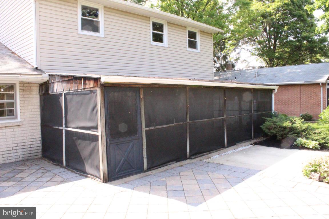 335 Edgewood Road York, PA 17402 - Photo 10 of 20 Gallery Image 10