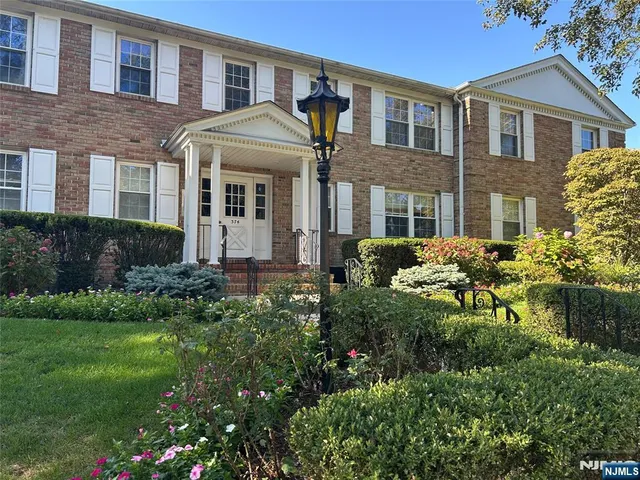 $599,000 | 374 East Ridgewood Avenue, Unit 6, Ridgewood, NJ 07450