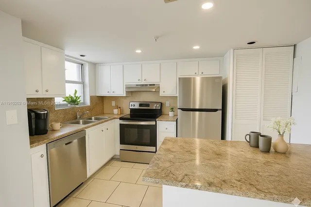 $2,375 | 555 Northeast 30th Street, Unit 203, Miami, FL 33137