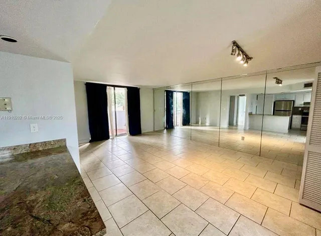 $2,375 | 555 Northeast 30th Street, Unit 203, Miami, FL 33137