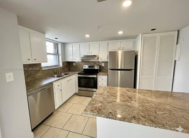 $2,375 | 555 Northeast 30th Street, Unit 203, Miami, FL 33137