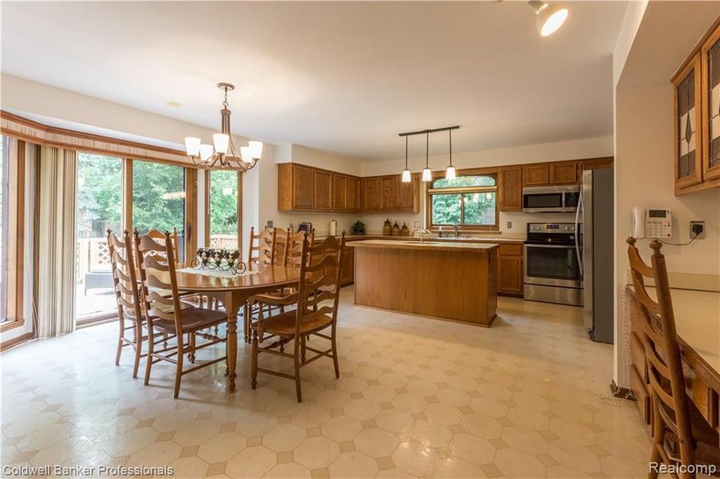 19 Sugar Pine Road Rochester Hills, MI 48309 - Photo 11 of 35