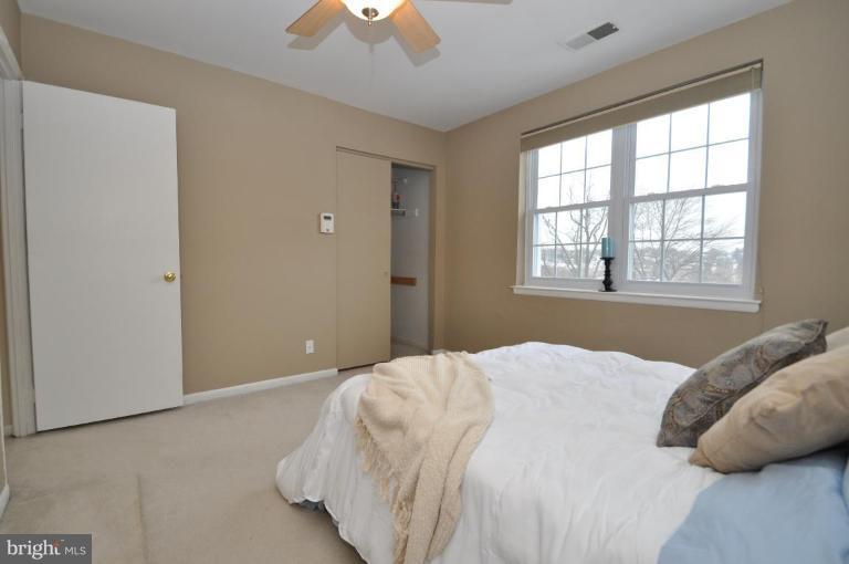 4620 28th Road South, Unit B Arlington, VA 22206 - Photo 11 of 18 a bedroom with a bed and a window