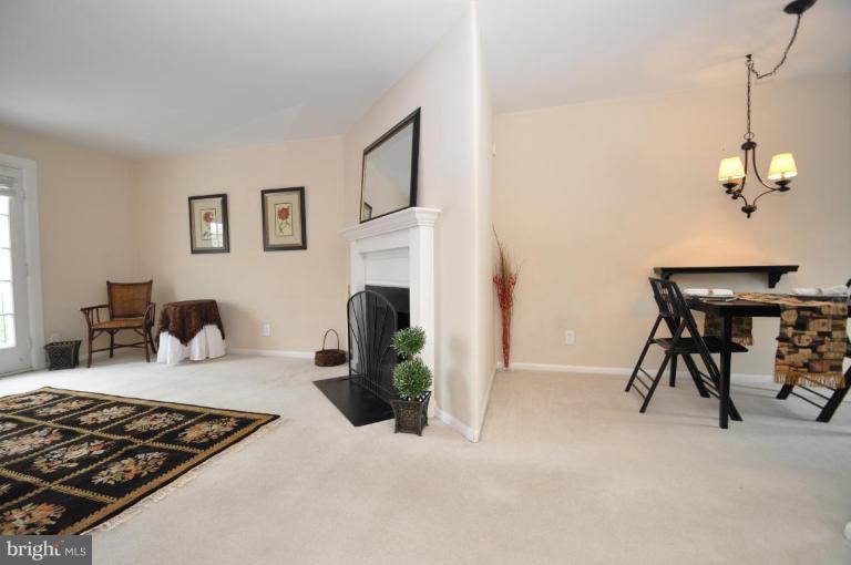 4620 28th Road South, Unit B Arlington, VA 22206 - Photo 16 of 18 a room with furniture and a window