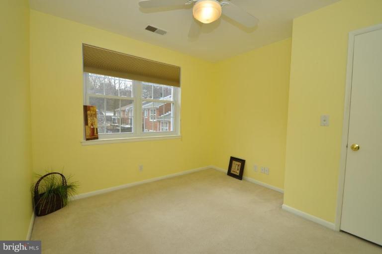 4620 28th Road South, Unit B Arlington, VA 22206 - Photo 17 of 18 a room with a window