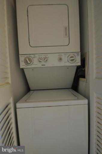4620 28th Road South, Unit B Arlington, VA 22206 - Photo 18 of 18 a close up view of washer and dryer
