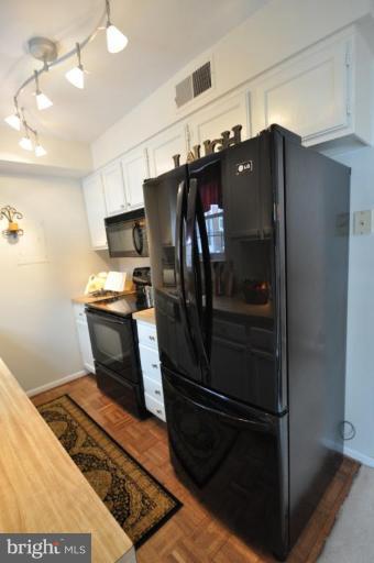 4620 28th Road South, Unit B Arlington, VA 22206 - Photo 5 of 18 a kitchen with a refrigerator and a stove