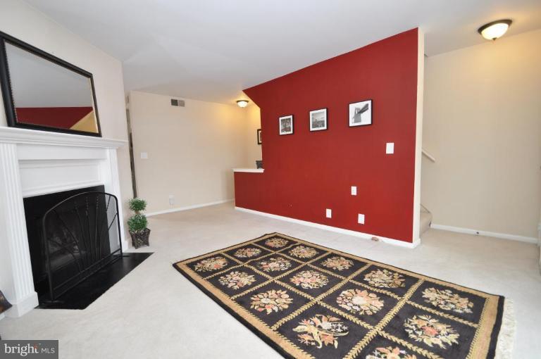 4620 28th Road South, Unit B Arlington, VA 22206 - Photo 7 of 18 a view of an empty room and fire place