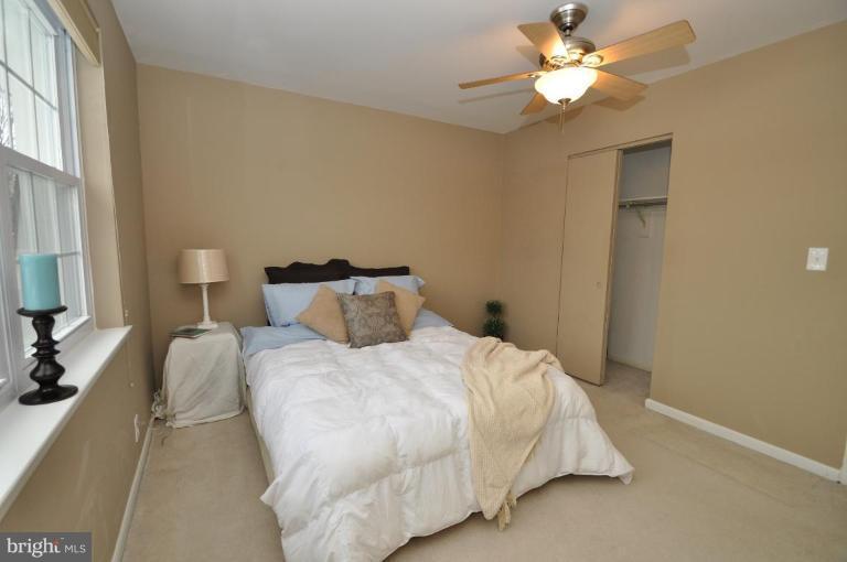 4620 28th Road South, Unit B Arlington, VA 22206 - Photo 9 of 18 a bedroom with a bed and a chandelier