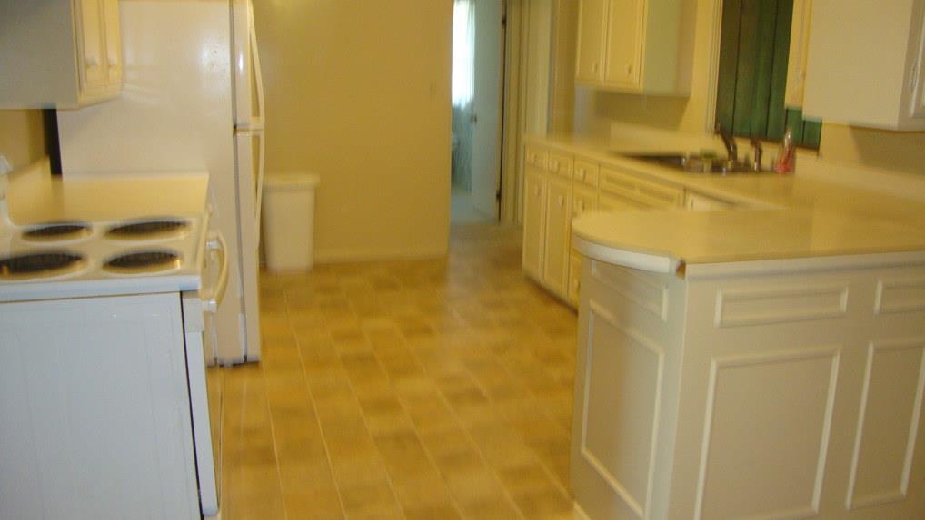 5371 Coldwater Road Flint, MI 48504 - Photo 10 of 22 50108493-9.JPG