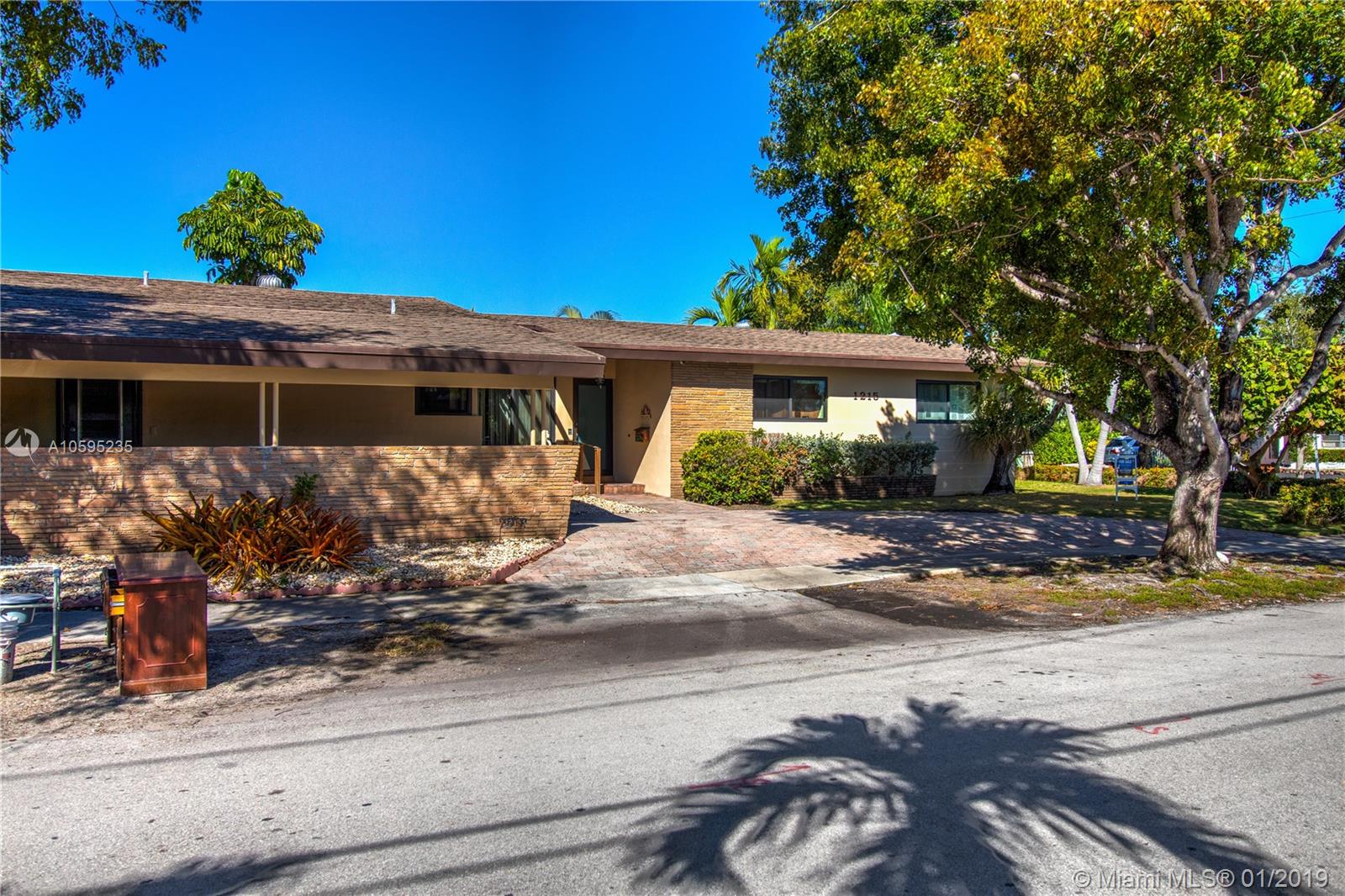 1215 Cleveland Road Miami Beach, FL 33141 - Photo 16 of 24
