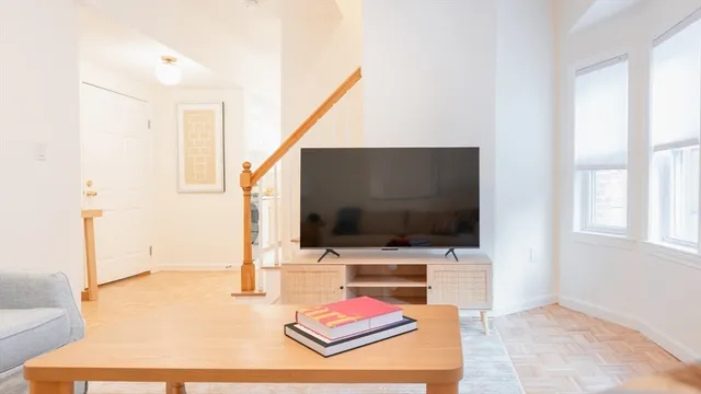 $4,000 | 5 Davis Avenue, Unit 5, Brookline, MA 02445