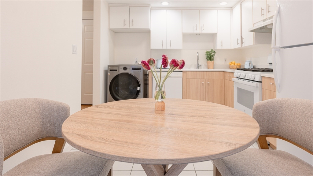 5 Davis Avenue, Unit 5 Brookline, MA 02445 - Photo 4 of 31