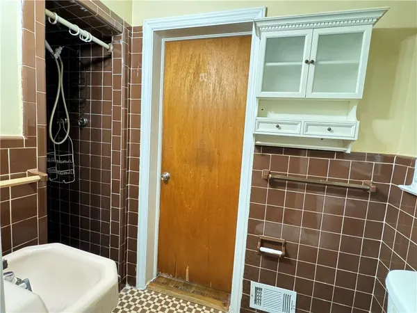 $2,300 | 222 Pineview Drive, Lawrenceville, GA 30046