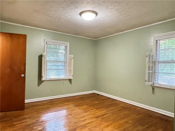$2,300 | 222 Pineview Drive, Lawrenceville, GA 30046