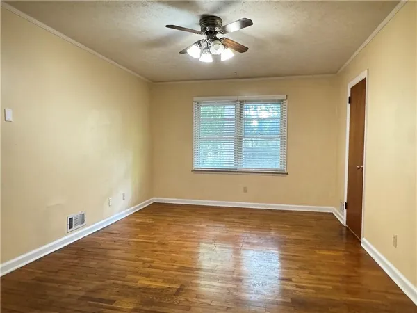 $2,300 | 222 Pineview Drive, Lawrenceville, GA 30046