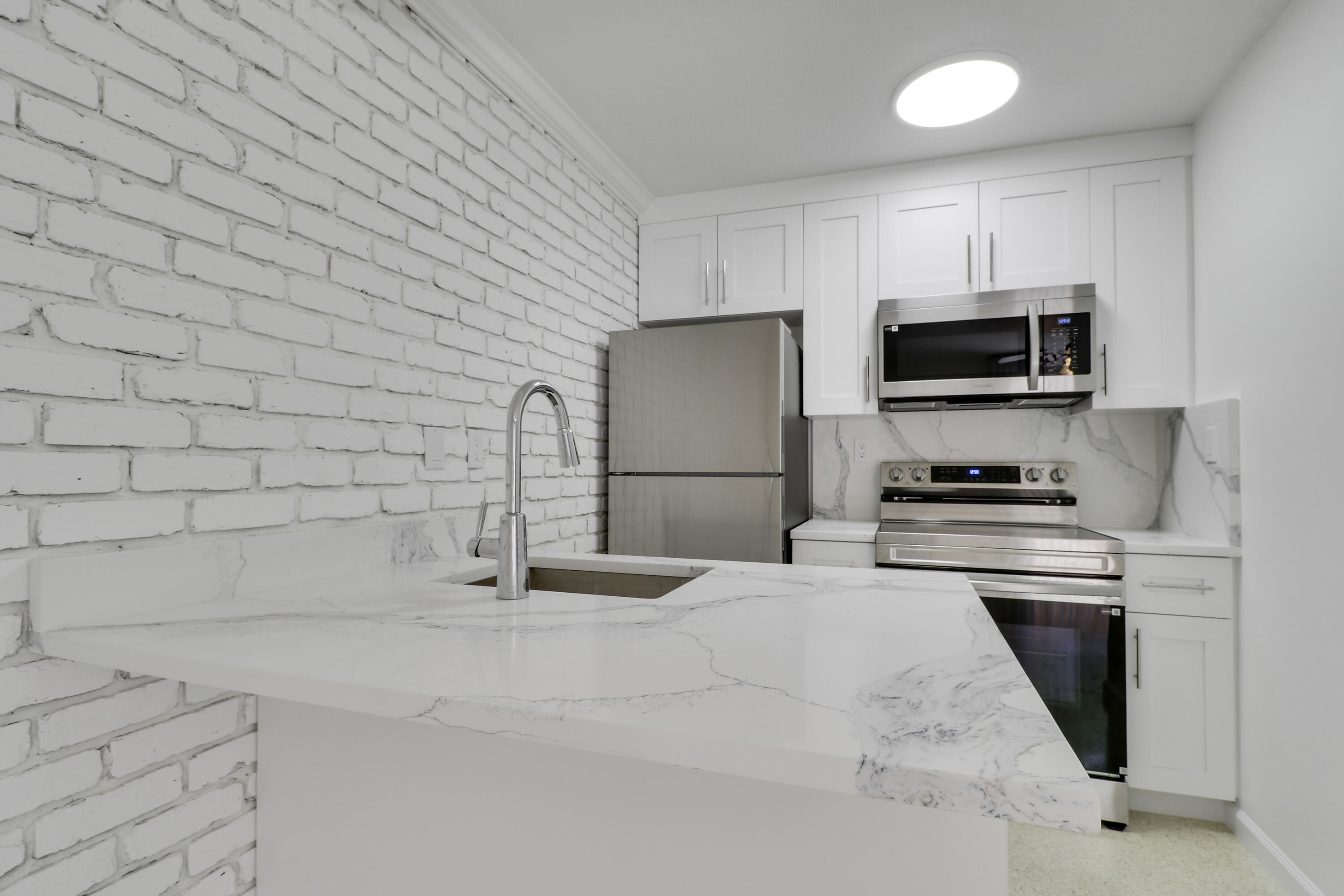 704 Omar Road, Unit 6 West Palm Beach, FL 33405 - Photo 7 of 17 House-31