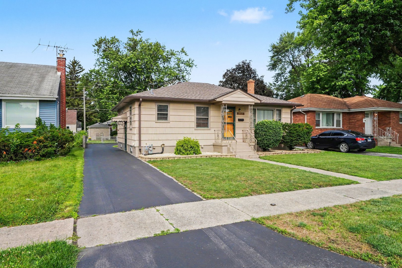 18338 Ridgewood Avenue Lansing, IL 60438 - Photo 2 of 28