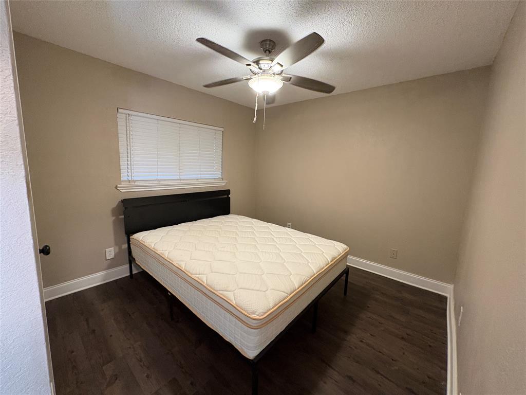 2000 Azalea Street Denton, TX 76205 - Photo 10 of 13 Guest bedroom