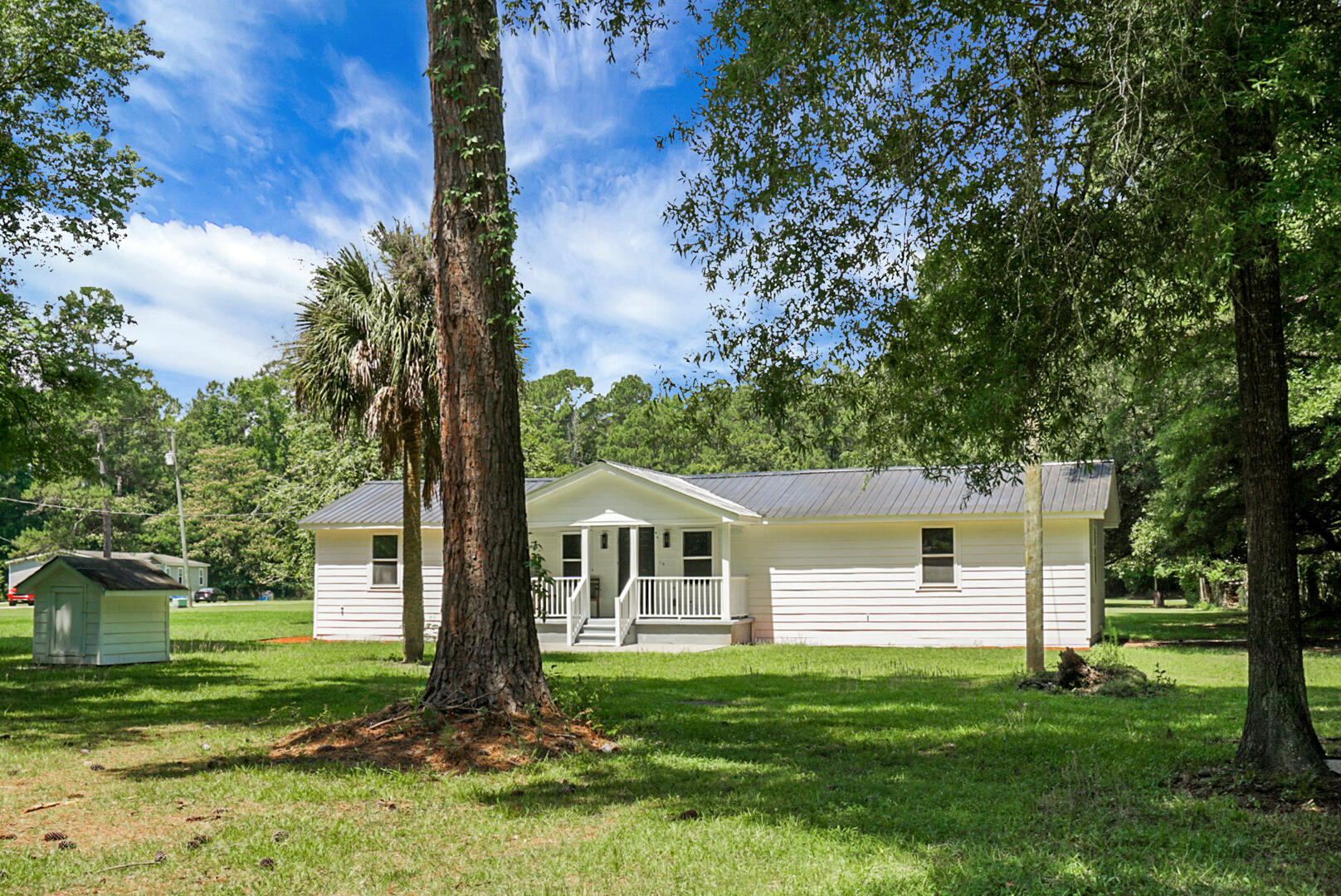 1393 Harristown Road Bonneau, SC 29431 - Photo 5 of 57 DSC06344