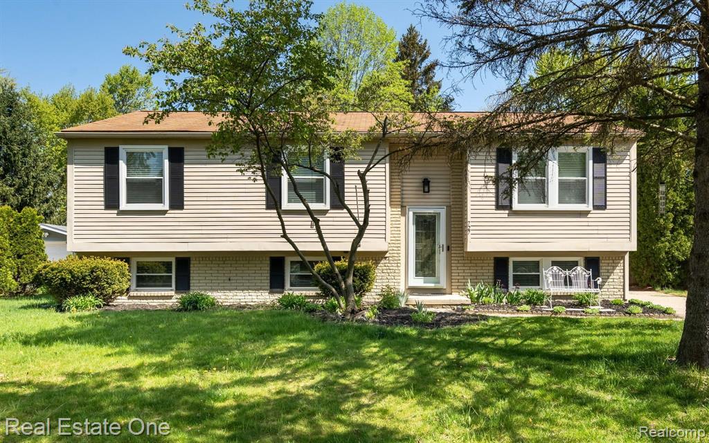 727 Hidden Ridge Drive Troy, MI 48083 - Photo 2 of 36