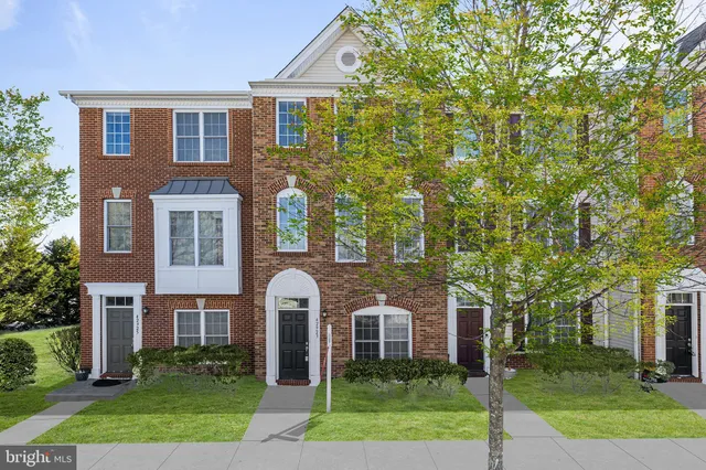 $530,000 | 42923 Pamplin Terrace, Chantilly, VA 20152