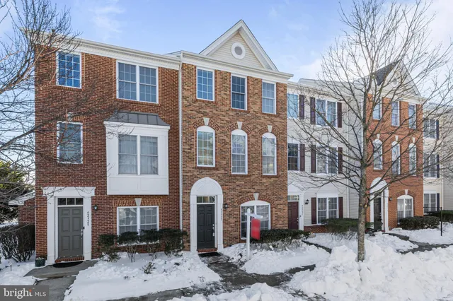 $530,000 | 42923 Pamplin Terrace, Chantilly, VA 20152