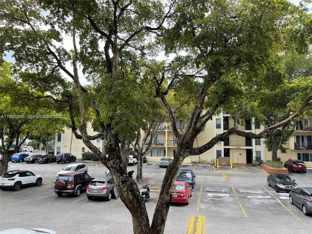 a view of a tennis court