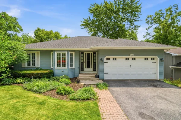 $499,000 | 368 Hiawatha Drive, Lake In The Hills, IL 60156