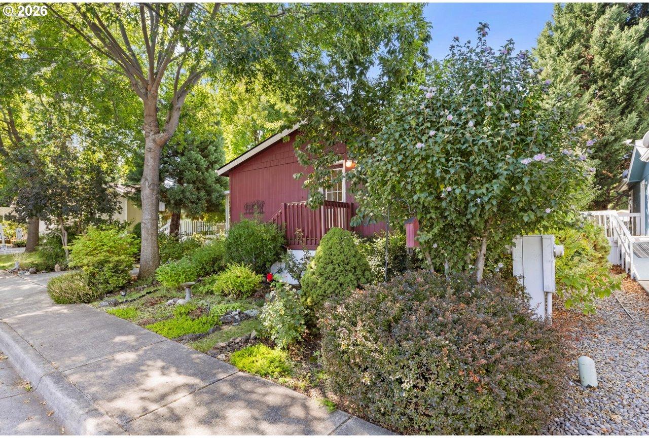10 East South Stage Road, Unit 421 Medford, OR 97501 - Photo 2 of 30 Gallery Image 2