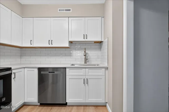 $274,900 | 4043 Chaucer Place, Guilderland, NY 12159