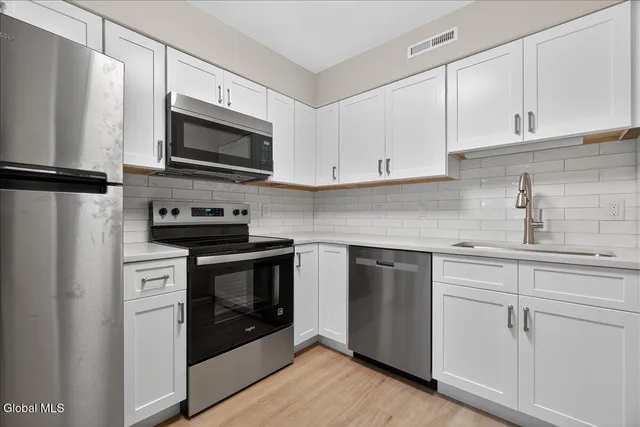 $274,900 | 4043 Chaucer Place, Guilderland, NY 12159