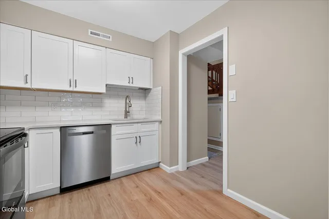 $274,900 | 4043 Chaucer Place, Guilderland, NY 12159