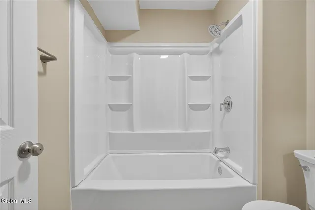 $274,900 | 4043 Chaucer Place, Guilderland, NY 12159