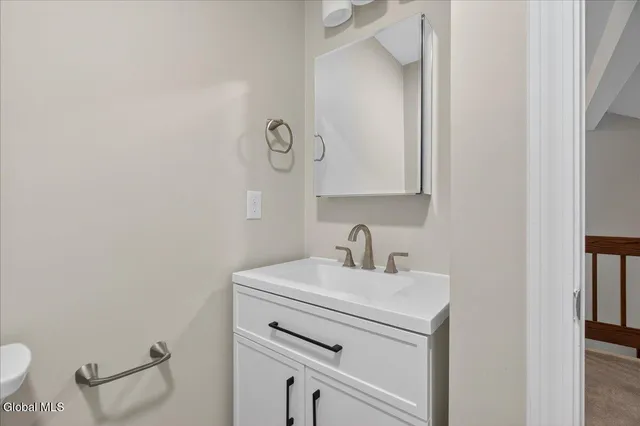 $274,900 | 4043 Chaucer Place, Guilderland, NY 12159