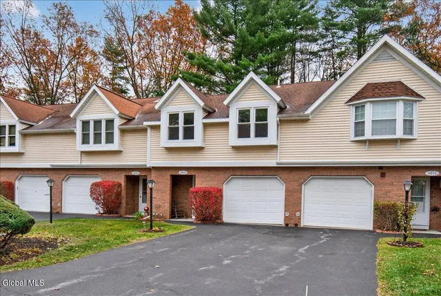 $274,900 | 4043 Chaucer Place, Guilderland, NY 12159