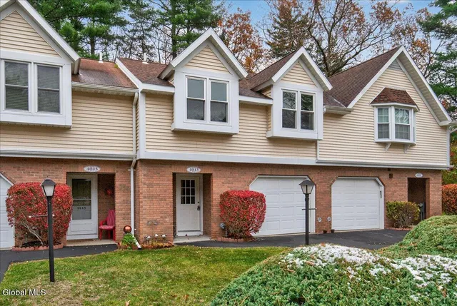 $274,900 | 4043 Chaucer Place, Guilderland, NY 12159
