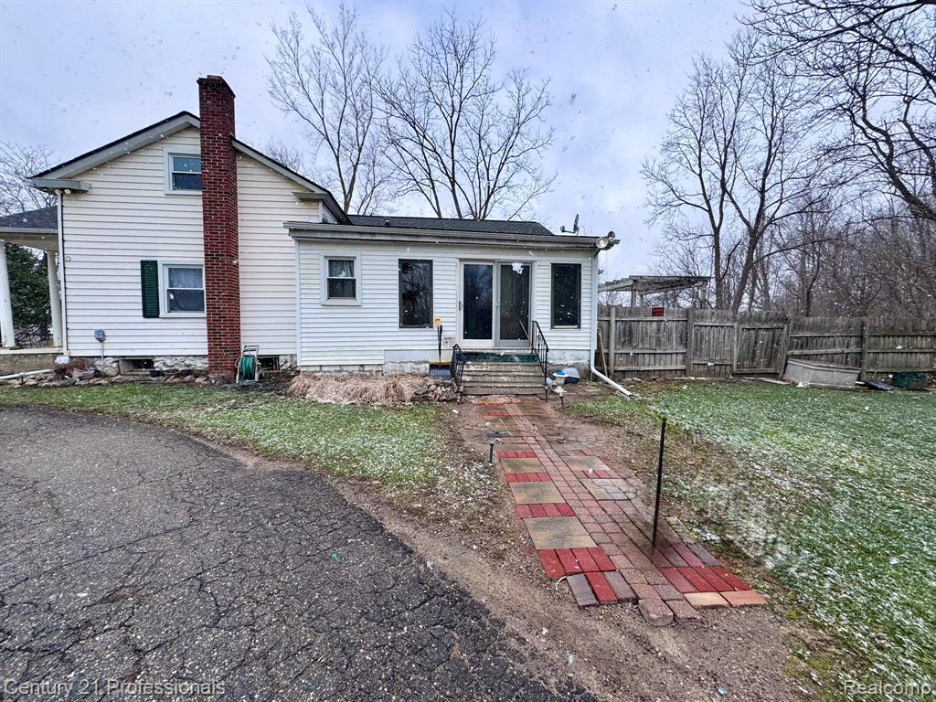 2021 West Rose Center Road Holly, MI 48442 - Photo 6 of 30