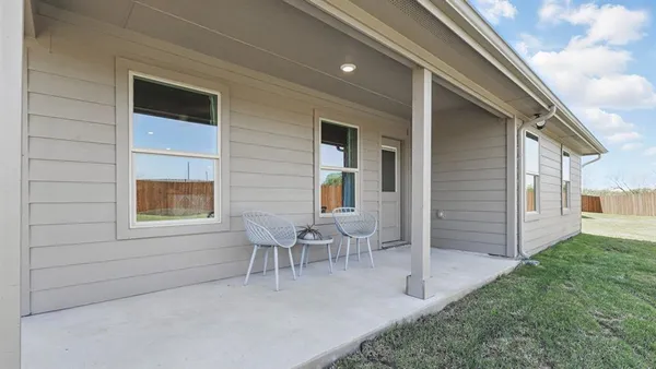 a view of outdoor space yard and porch