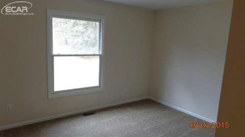 13497 White Lake Road Fenton, MI 48430 - Photo 11 of 18 20434177-10.JPG