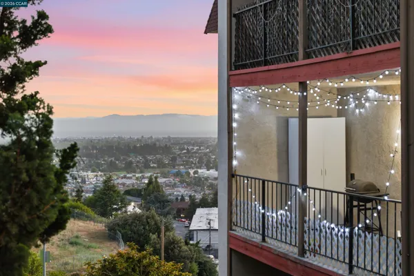 $517,000 | 2500 Miramar Avenue, Unit 201, Castro Valley, CA 94546