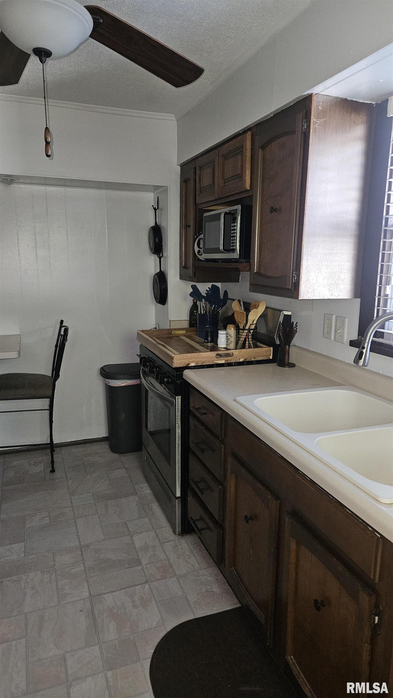 1055 East Elm Street Canton, IL 61520 - Photo 14 of 31