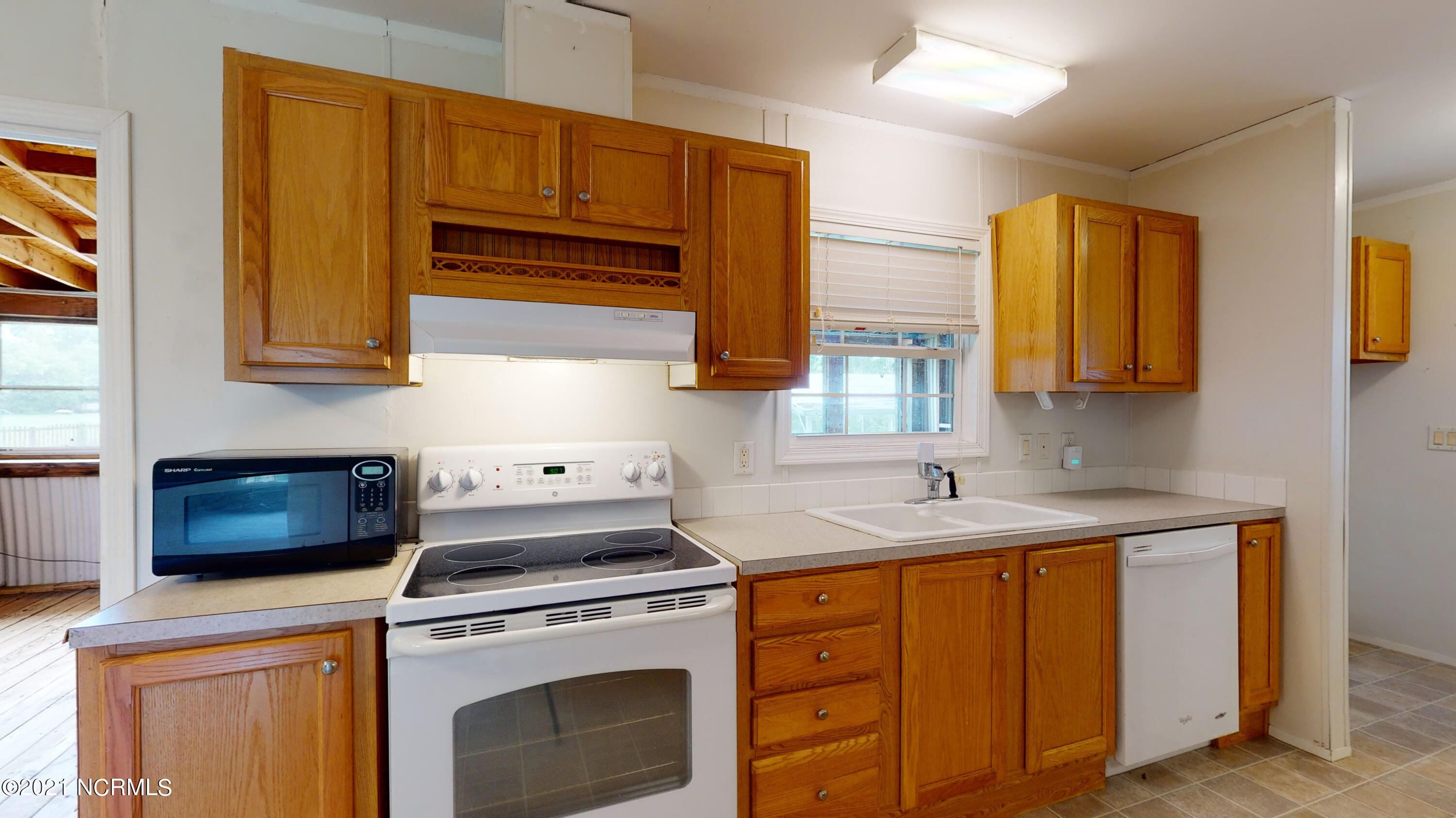 578 Nine Foot Road Newport, NC 28570 - Photo 8 of 42 578 Nine Foot Rd-25