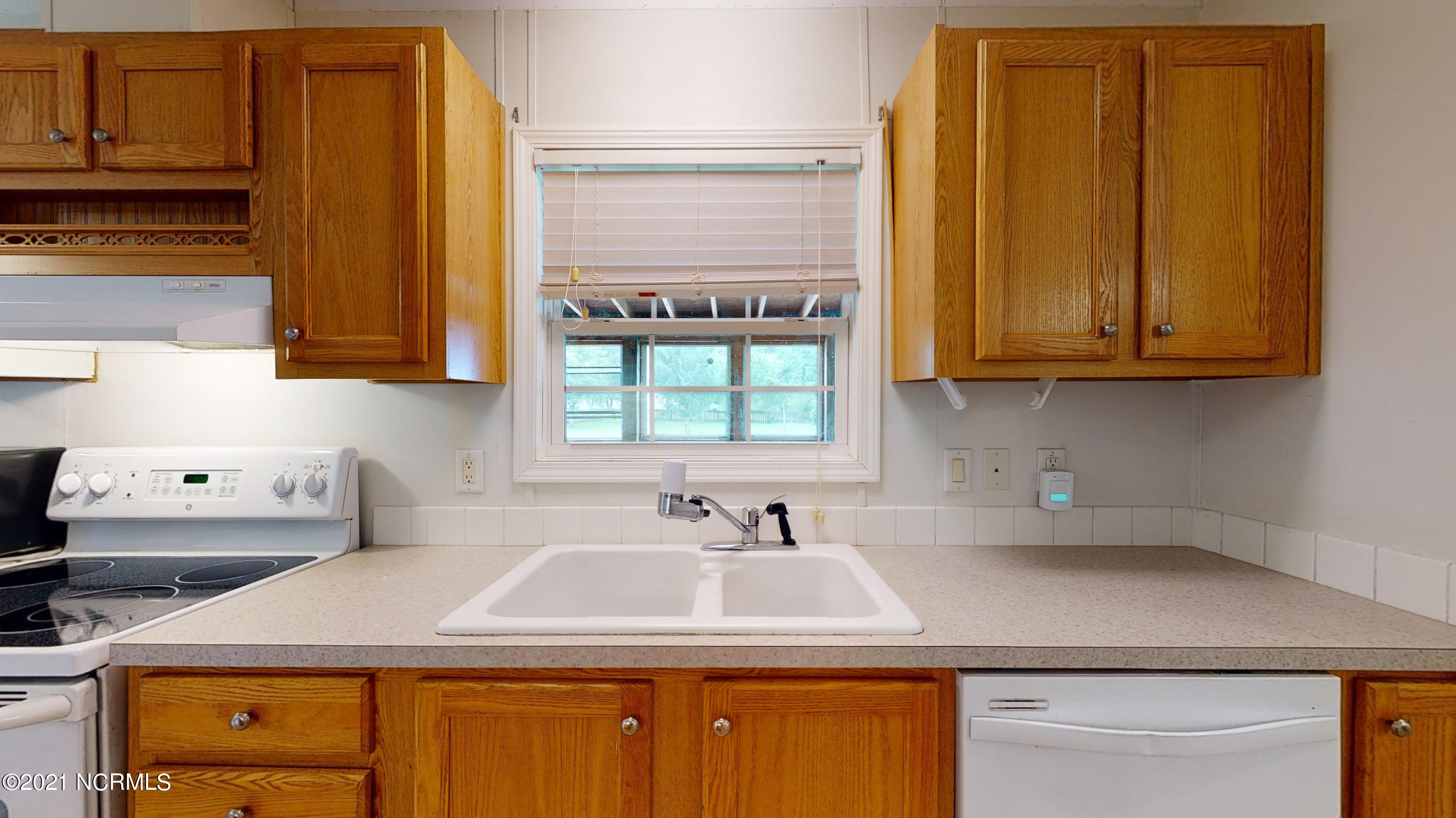578 Nine Foot Road Newport, NC 28570 - Photo 10 of 42 578 Nine Foot Rd-26