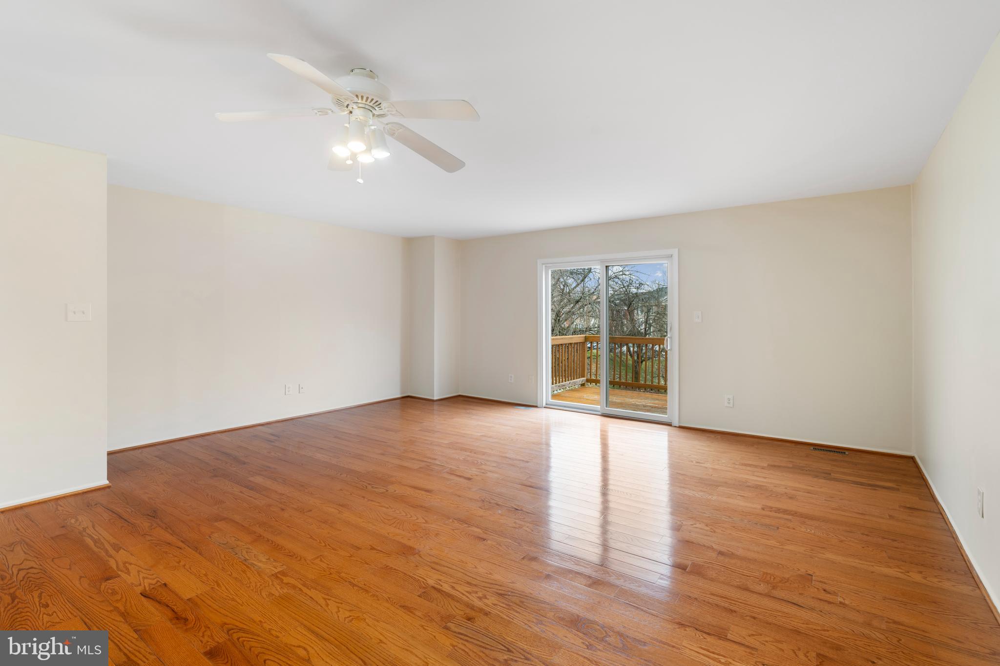 19 Spring Glen Court Cockeysville, MD 21030 - Photo 15 of 38 Living Room