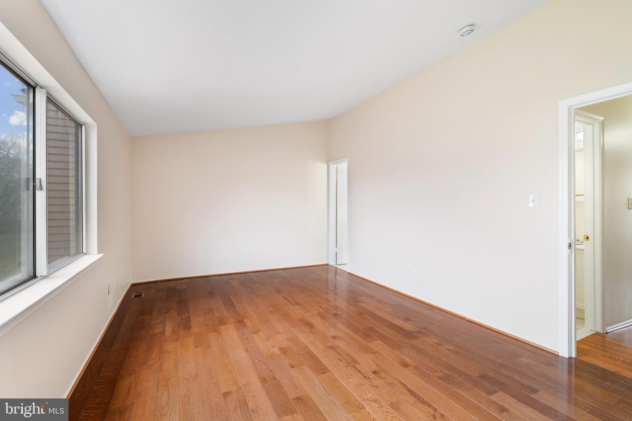 19 Spring Glen Court Cockeysville, MD 21030 - Photo 19 of 38 Main Bedroom